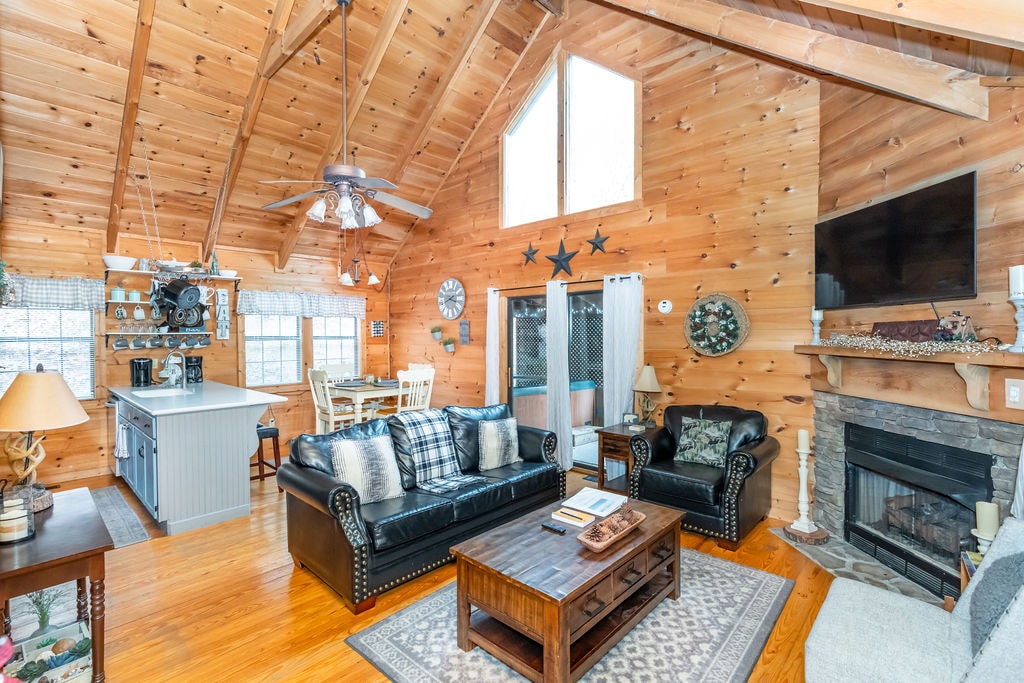 Top performing Airbnb: Mins to Dollywood & National Park! in Pigeon Forge