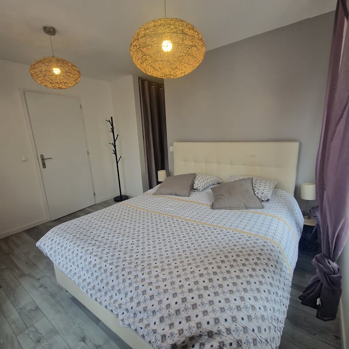 Glavni apartman u prizemlju, krevet (širine 160 cm)