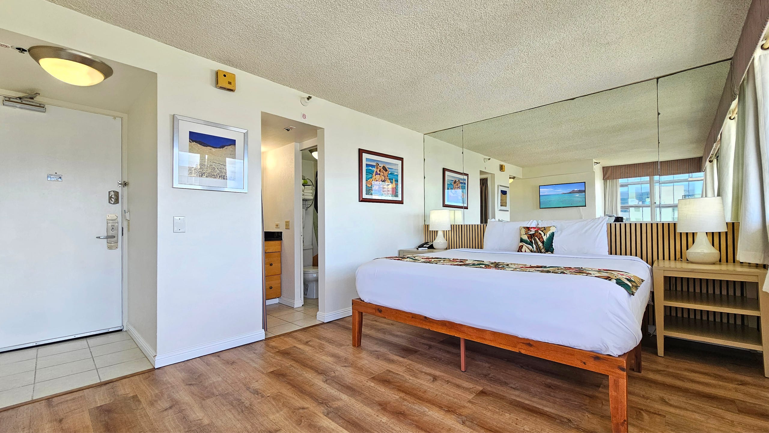 Comfortable King Bed Studio w/ Partial Ocean-View - Image 19