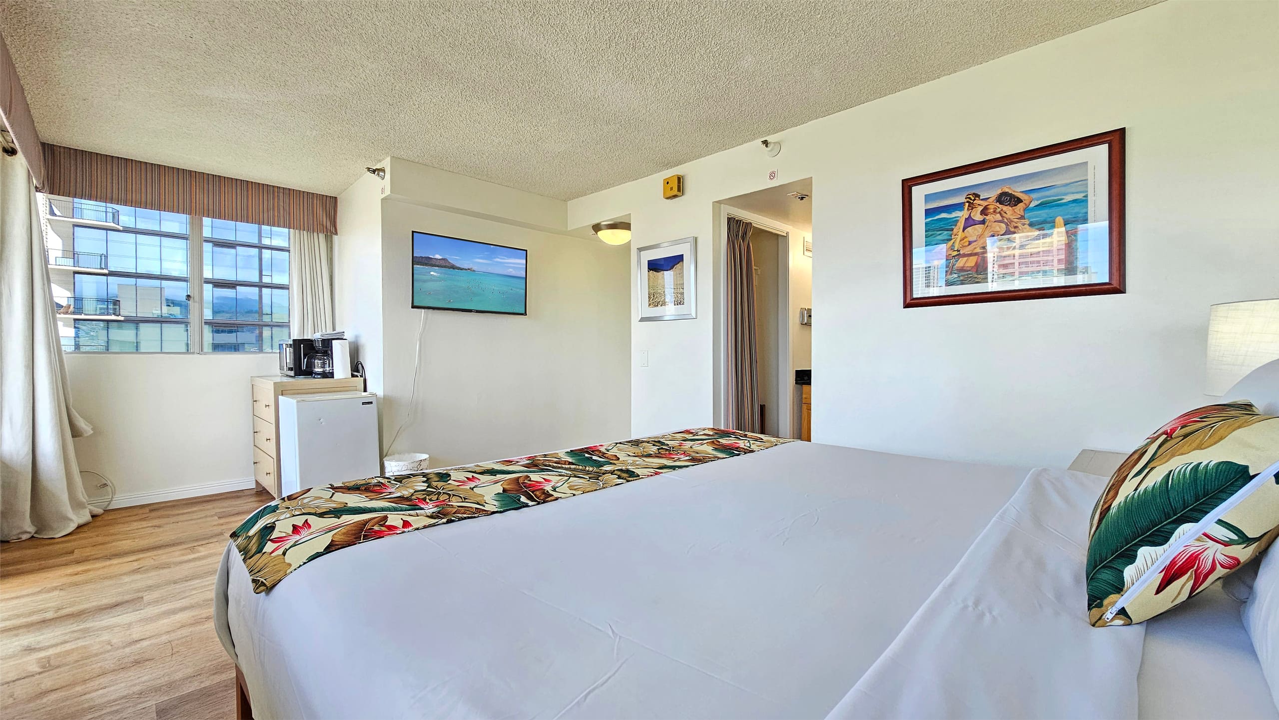 Comfortable King Bed Studio w/ Partial Ocean-View - Image 20