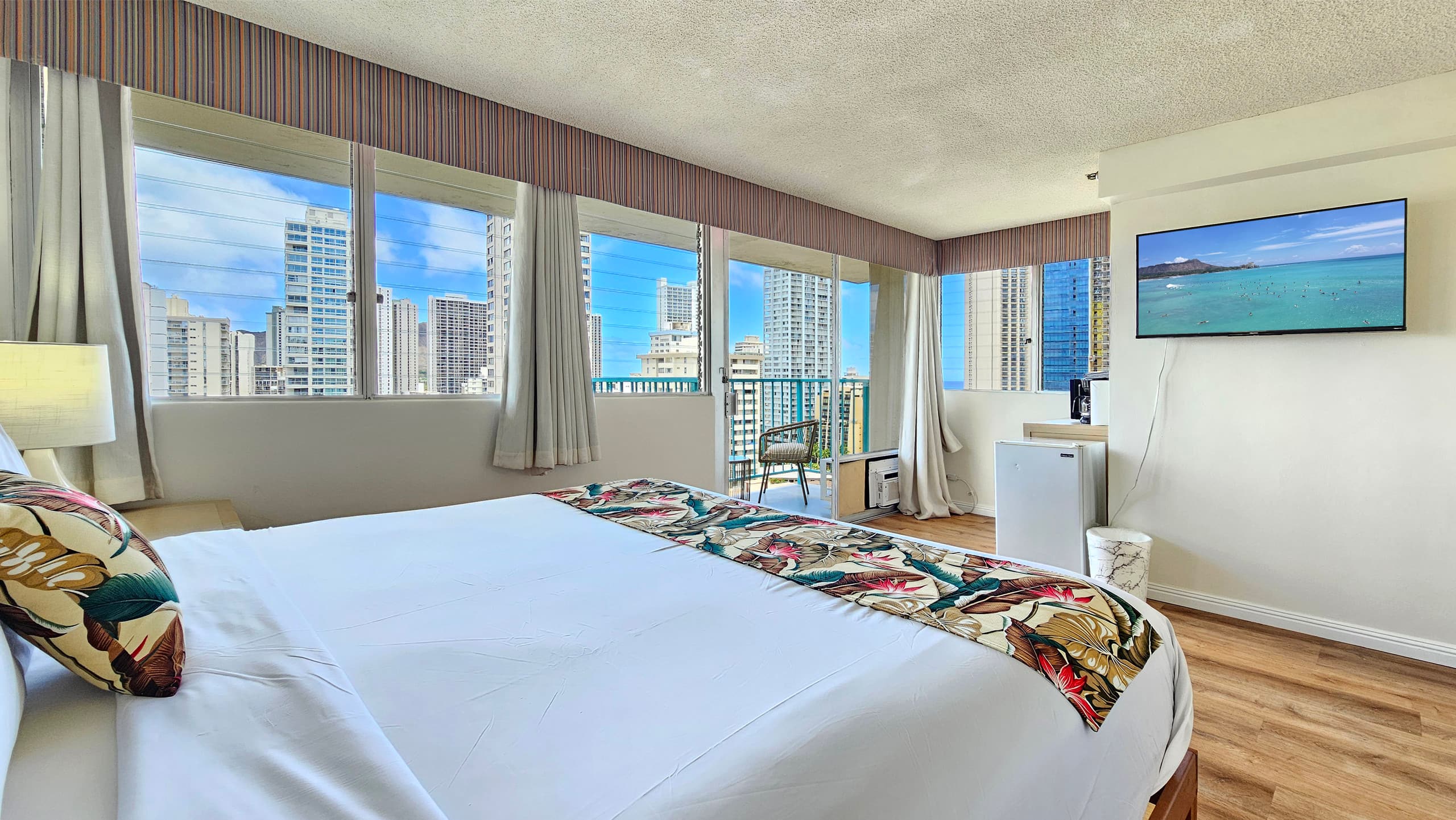 Comfortable King Bed Studio w/ Partial Ocean-View - Image 1