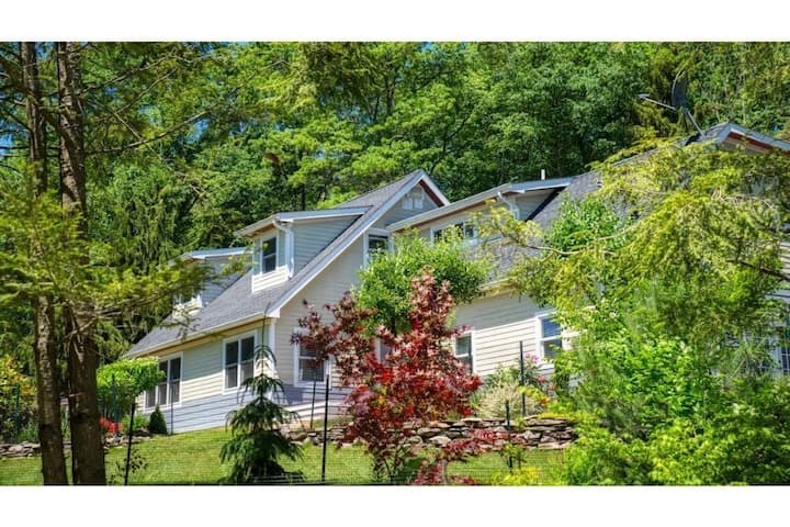 Hummingbird Paradise/Pocono,sauna,hot tub, ski r-t