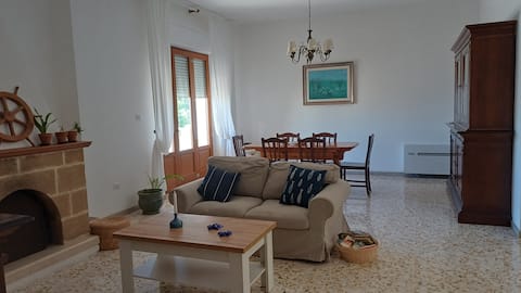 Top Airbnb: Il ficheto blu, a dream 40 meters from the sea. a Castro