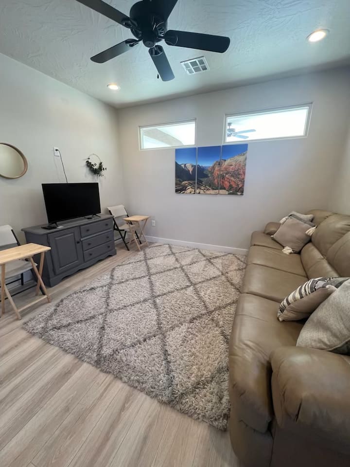 Cozy-one Bedroom Guest House With Kitchen-laundry - Hurricane, UT