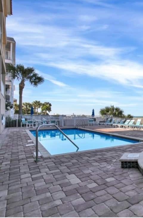 Successful Airbnb property: Sandy Toes, Happy Vibes elevator & pool in Indian Rocks Beach