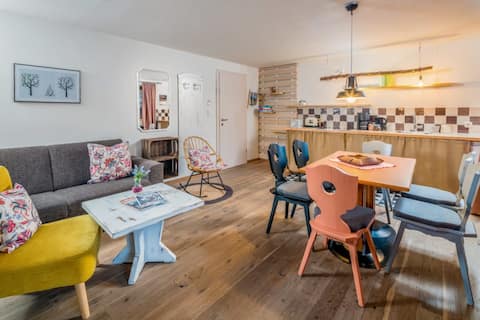 Victoria Foidl-Schneider Appartment family