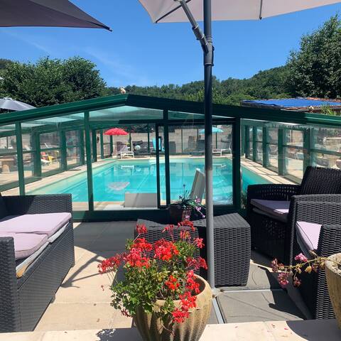 House of calm happiness. And spacious pool 5\10