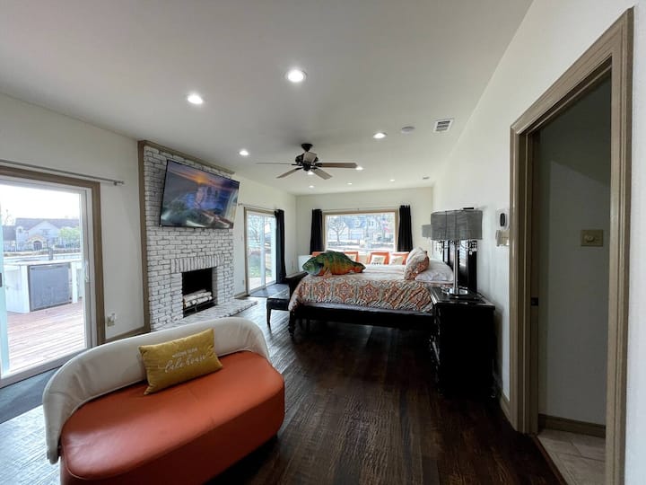 Master Bedroom with couch and 75 inch Sony smart TV. Direct access to the pool