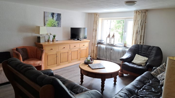 Een Gezellige 2 Onder 1 Kap Woning - Wissen