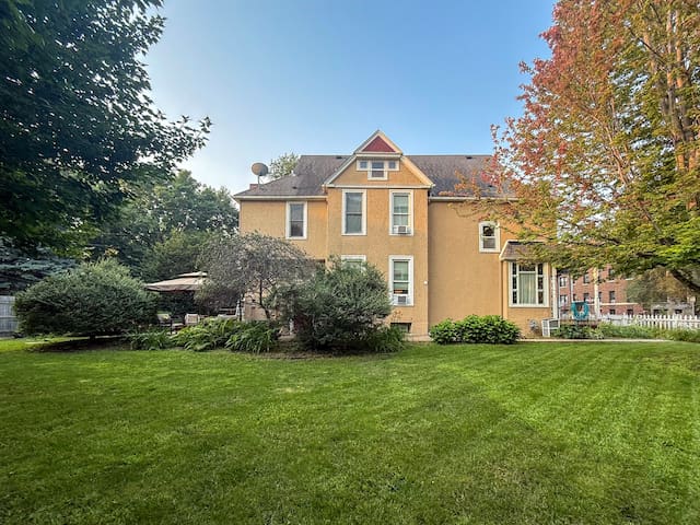 Spacious Historic Home – Outdoor Urban Oasis