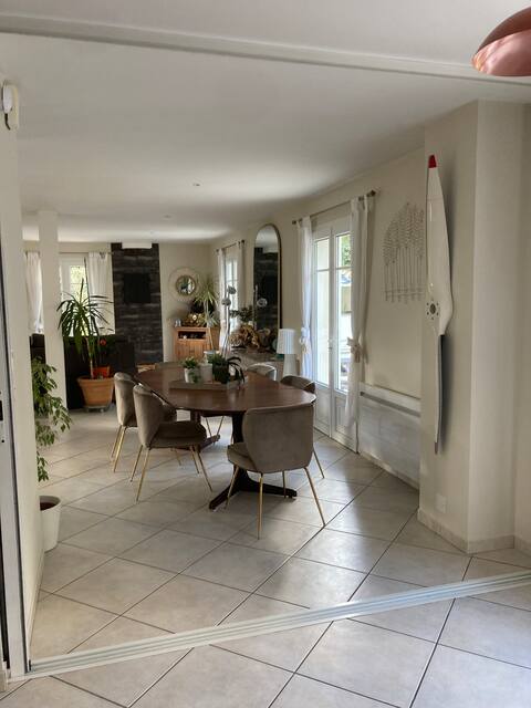Annonce Airbnb populaire: Soulacaise villa with pool and close to the beach à Soulac Sur Mer