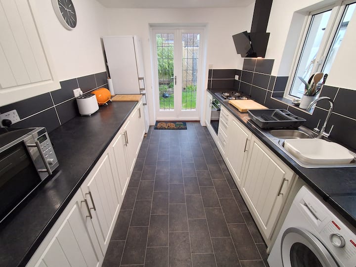 Victorian House 2 Bed, 2 Recep 2 Mins 2 The Beach. - Eastbourne