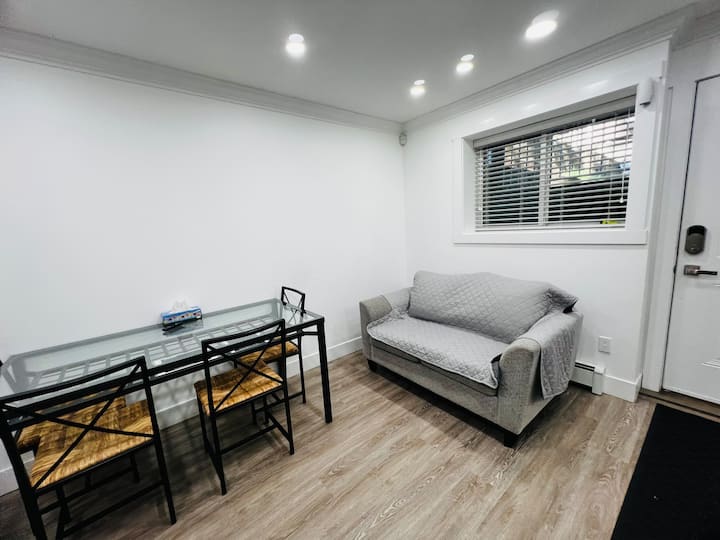 2 Bedroom | Private & Quiet | Clean & Pet Friendly - Port Moody