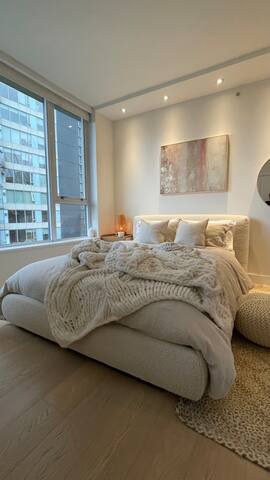 Luxury 3 Brd/3 Bth Waterfront Villa on the Seawall gallery image 5