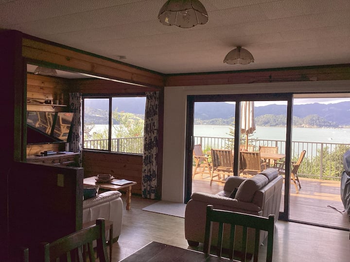 Baywatch ~ Spectacular Harbour Views ~ Wyuna Bay - Coromandel
