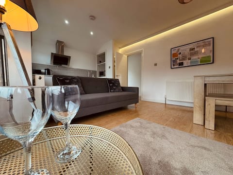 ⭐️Oxford modern stylish apartment parking top floor