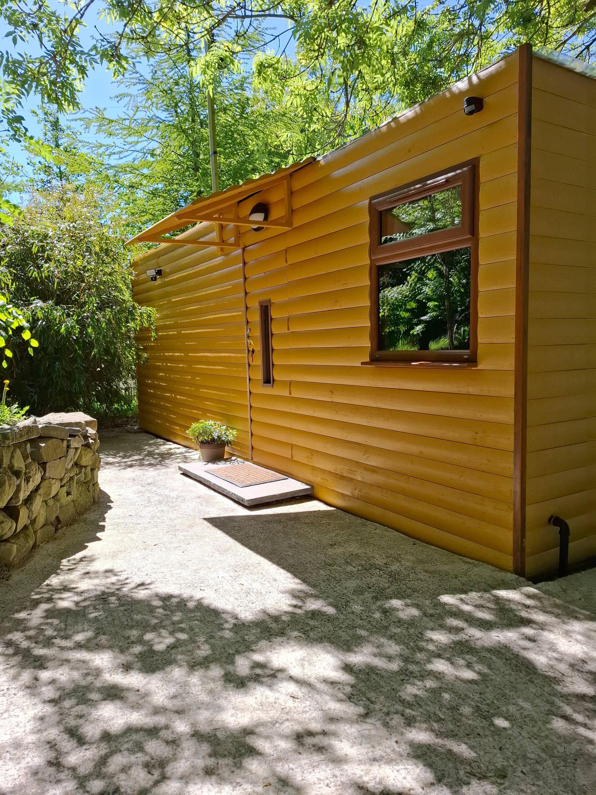 The Swallow's Return LogCabin, Carlingford, A91D954