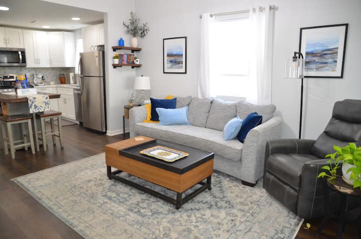 Beautiful 2 Bedroom With All The Comforts Of Home! - Zionsville, IN