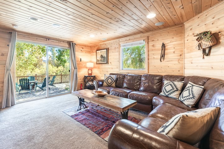 Riverfront Cabin • Hot Tub • Pool • Lakes • Park - Granby, CO