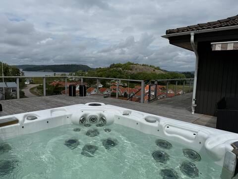 House with sea view and hot tub