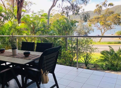 The Lake House on Wallis. Elizabeth Beach