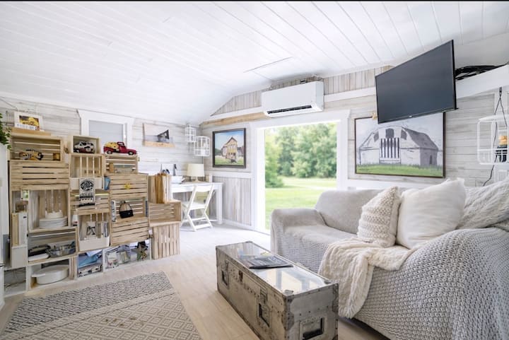 Find Your Calm: Quiet Farm Loft Near Houston - 리버풀