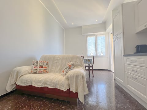 Top Airbnb: 30 meters from the sea - Don Pedro Beach House in Savona