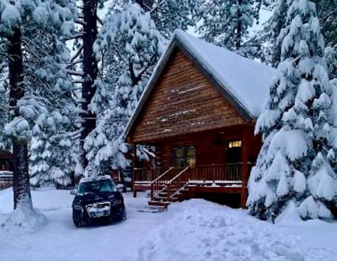 Majestic Log A-Frame | Lake Walk, Loft & BBQ Deck