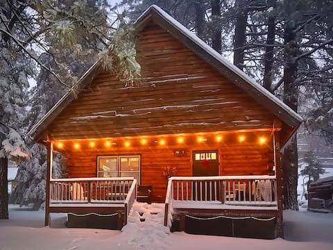 Majestic Log A-Frame | Walk to Lake, Loft & Deck