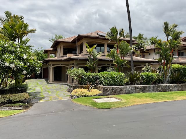 Amazing Oceanfront Estate close to Magic Beach