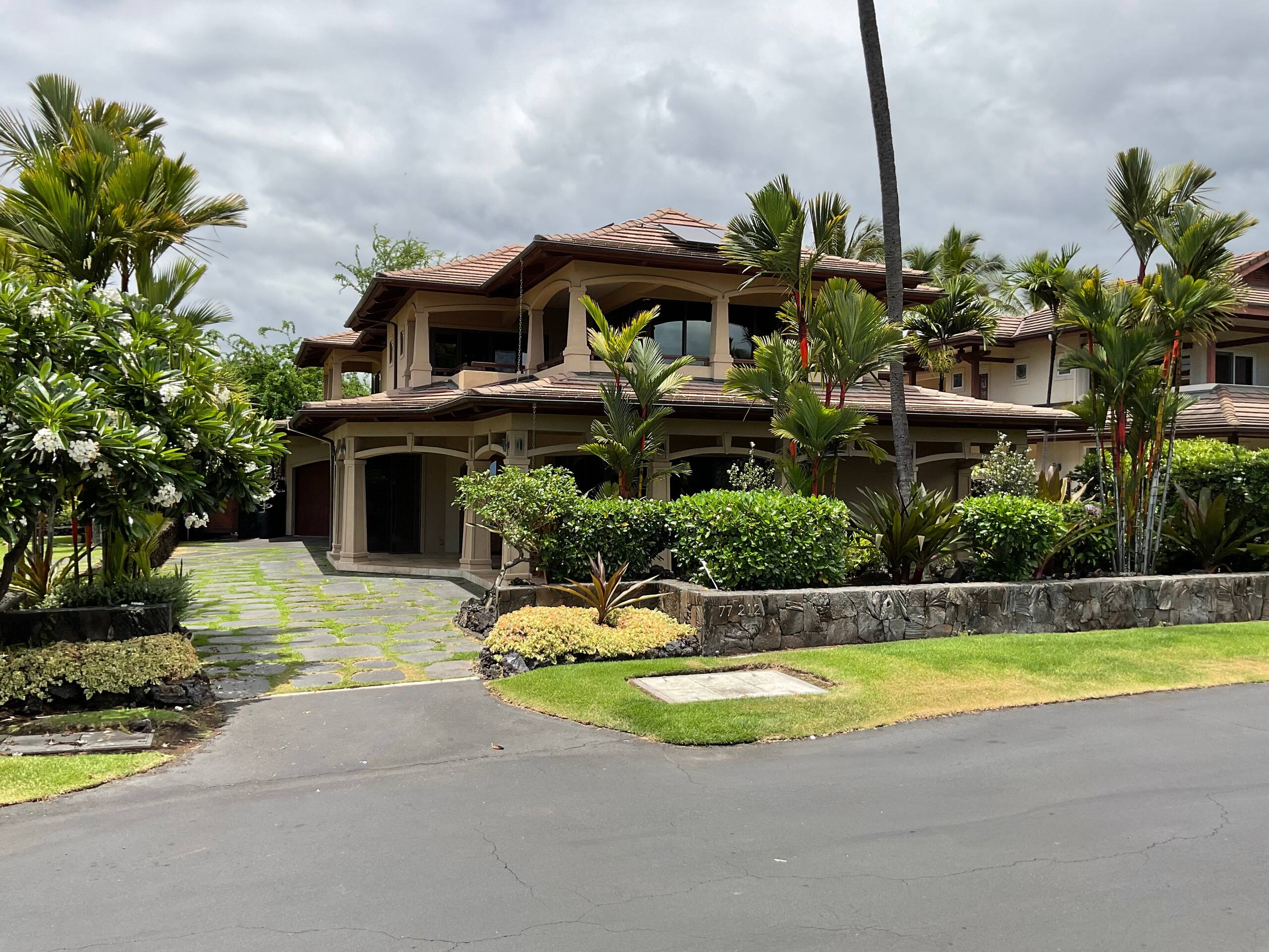 Home in Kailua-Kona · ★4.93 · 4 bedrooms · 7 beds · 5.5 baths - Image 4