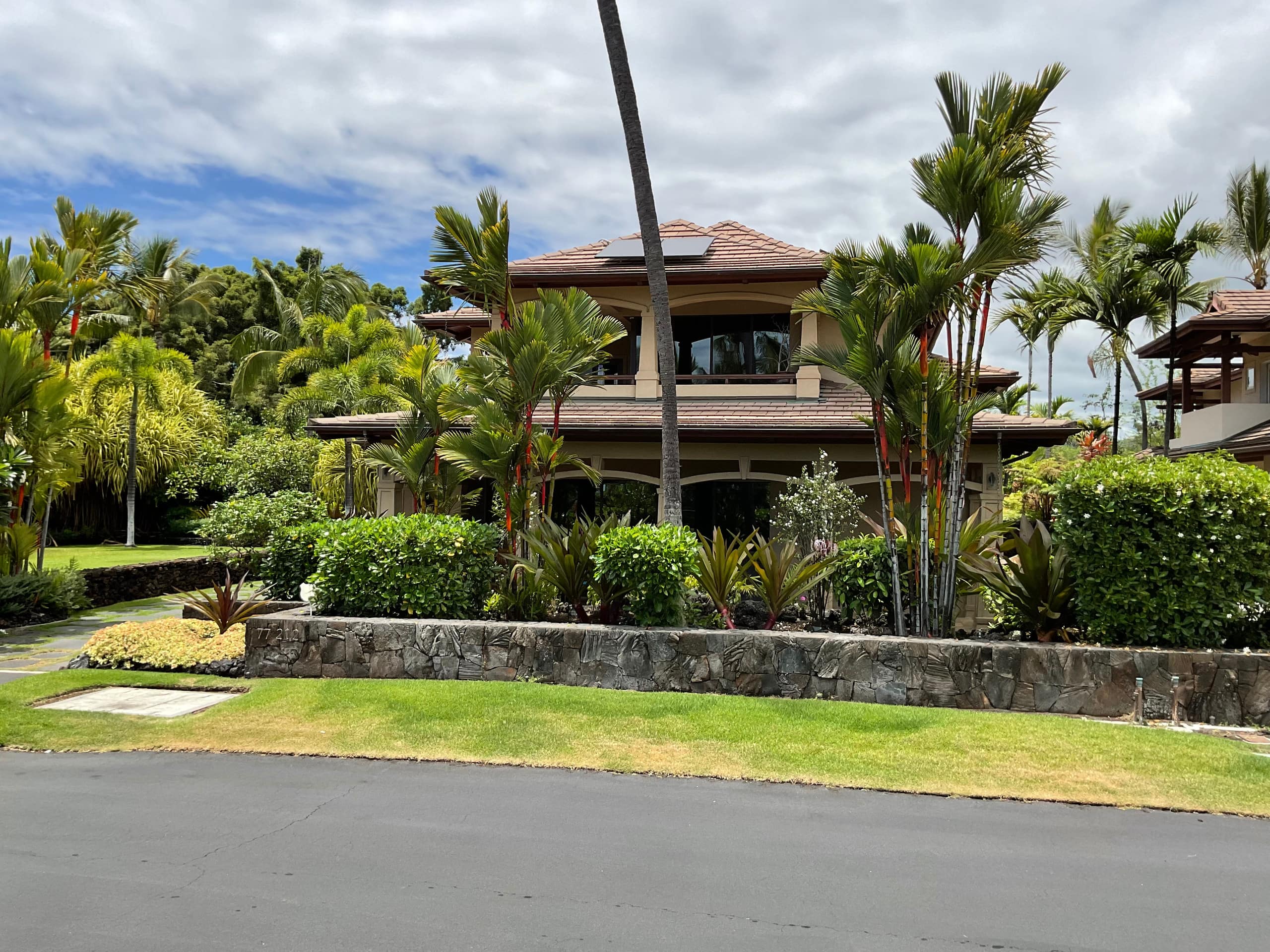 Home in Kailua-Kona · ★4.93 · 4 bedrooms · 7 beds · 5.5 baths - Image 18