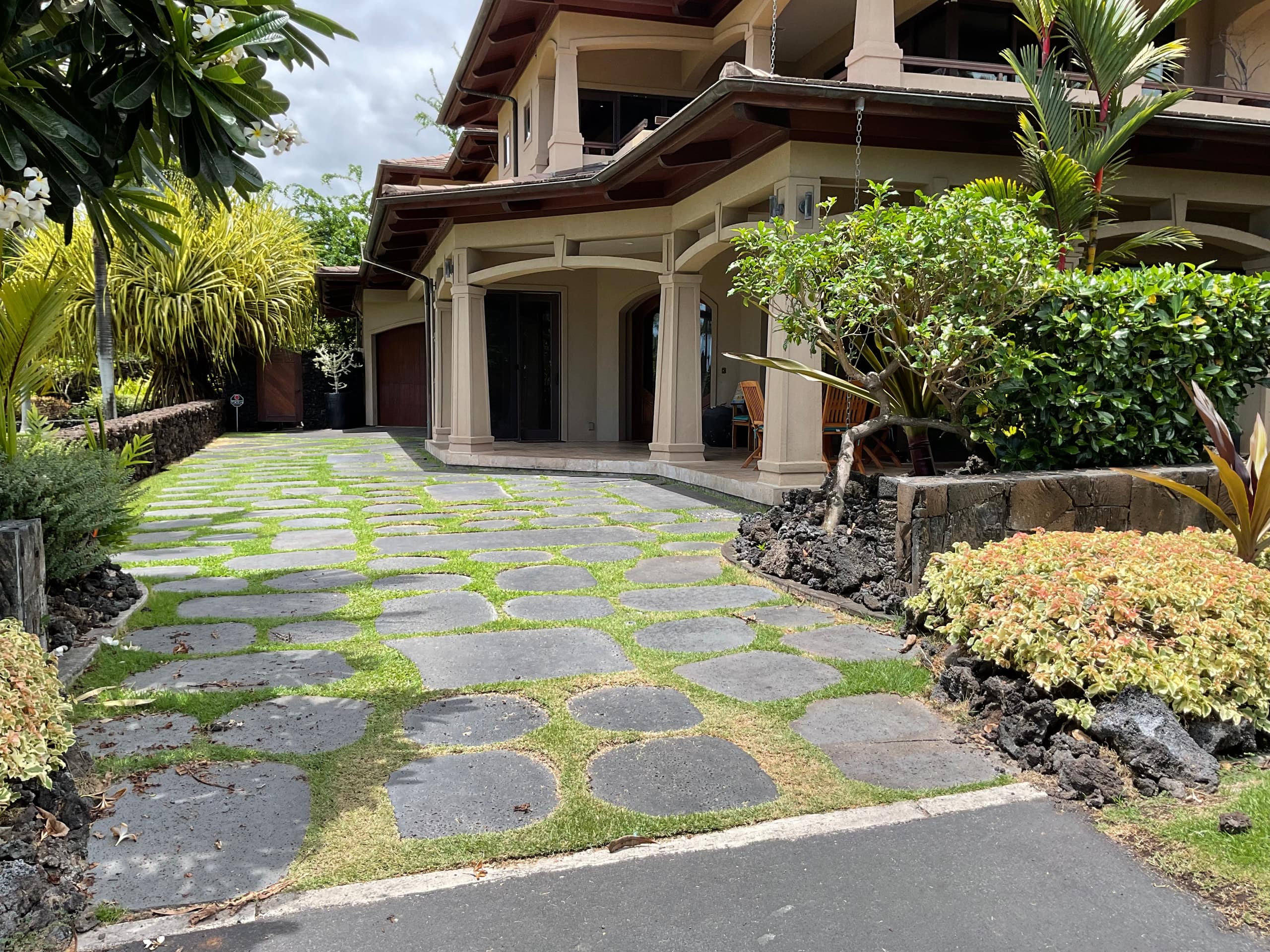 Home in Kailua-Kona · ★4.93 · 4 bedrooms · 7 beds · 5.5 baths - Image 19