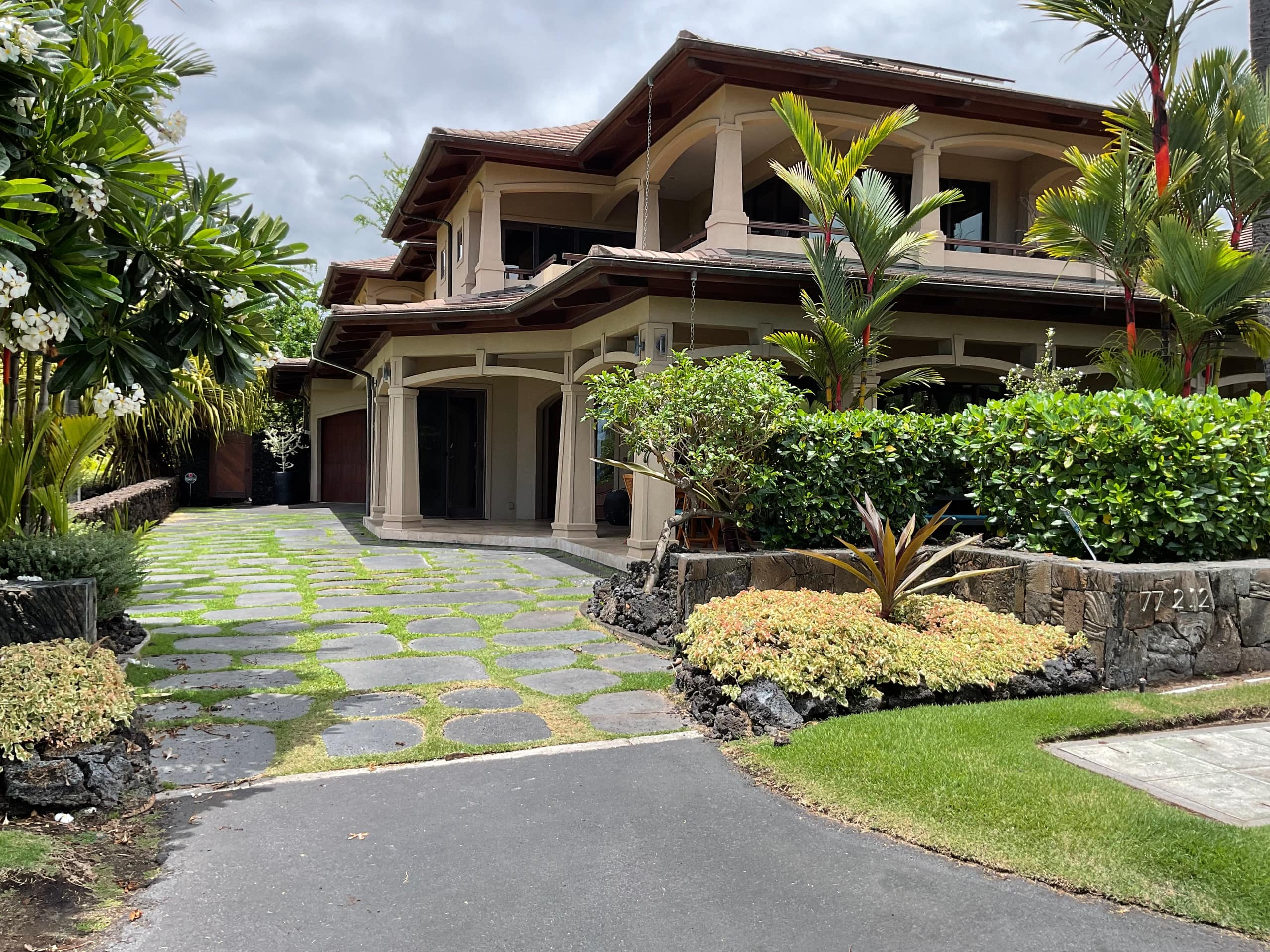 Home in Kailua-Kona · ★4.93 · 4 bedrooms · 7 beds · 5.5 baths - Image 20