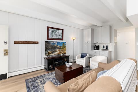 Top performing Airbnb: Mtn/Lake Views Walk2 free ski-shuttle, eats & bars in Dillon