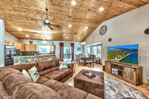 Pioneer Pines - HotTub, Pets, Foosball, 3