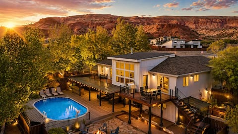 6 BR Retreat - Heated Pool, Hot Tub & Game Room