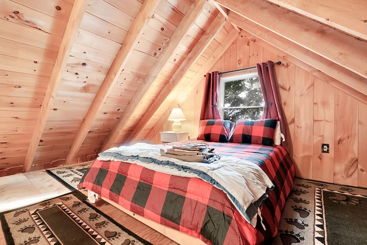 Queen bed in the loft.