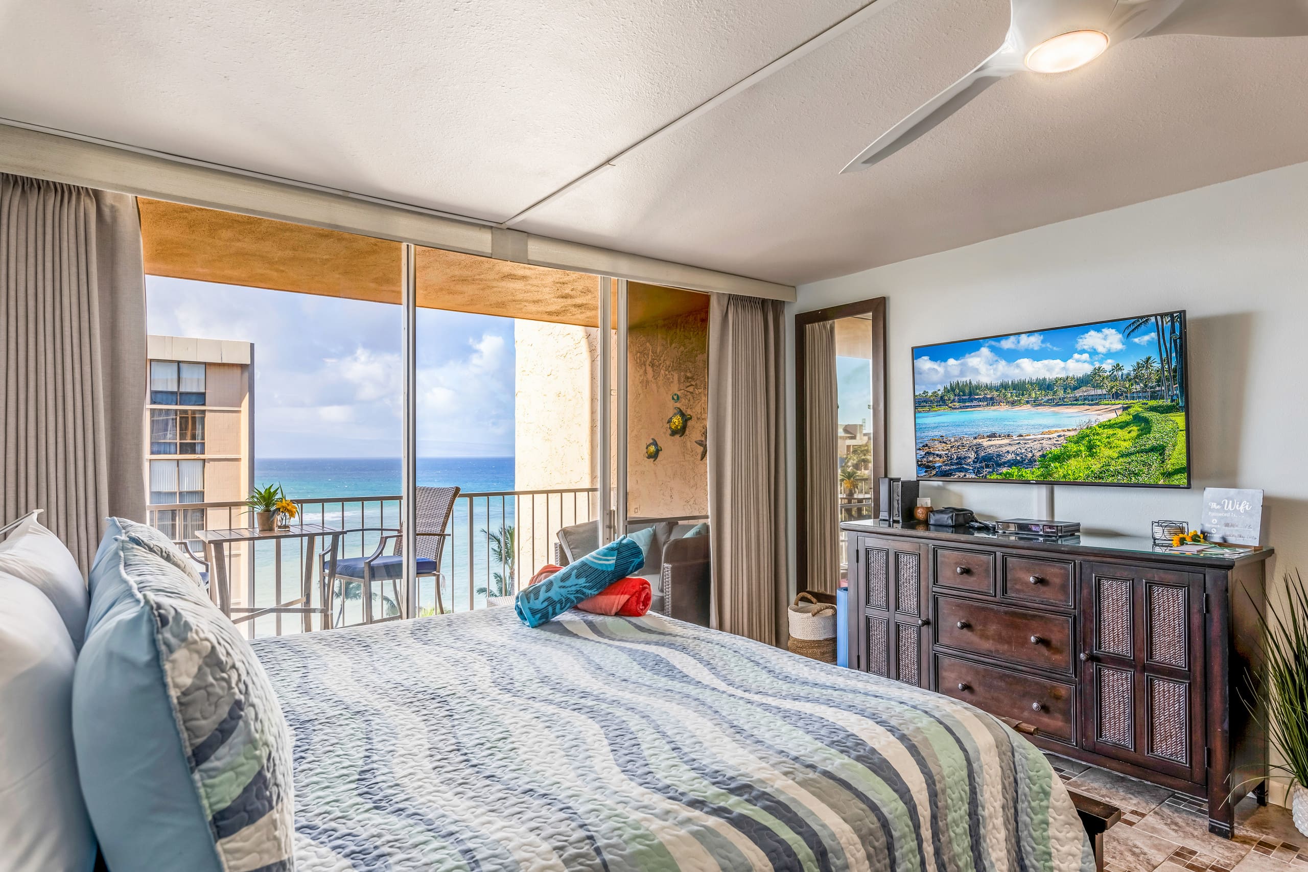 Condo in Lahaina · ★4.98 · Studio · 2 beds · 1 bath - Image 2