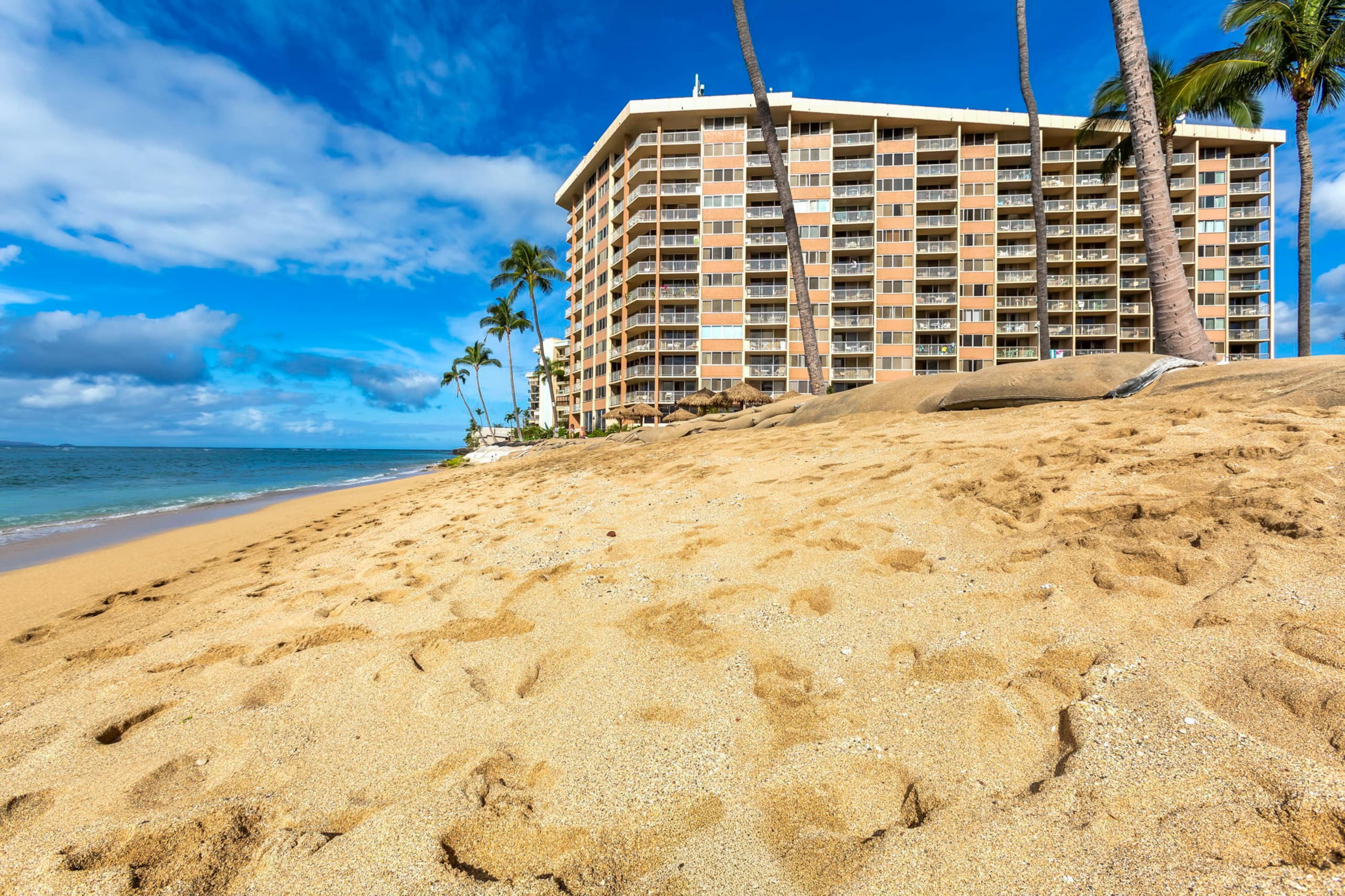 Condo in Lahaina · ★4.98 · Studio · 2 beds · 1 bath - Image 27