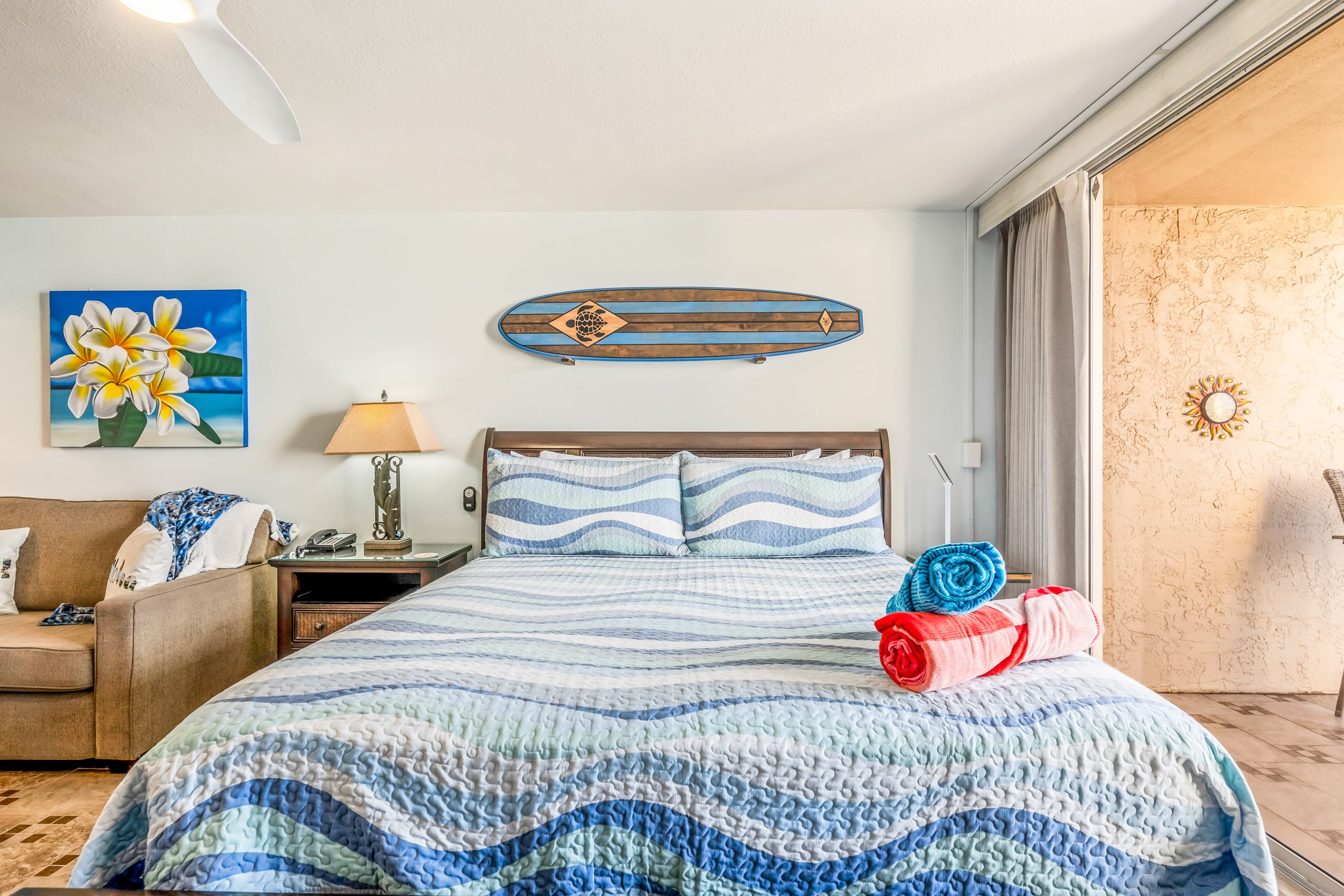 Condo in Lahaina · ★4.98 · Studio · 2 beds · 1 bath - Image 4