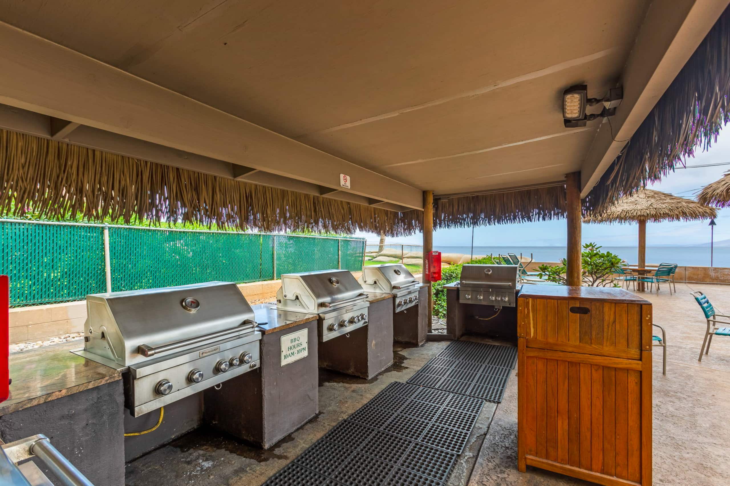 Condo in Lahaina · ★4.98 · Studio · 2 beds · 1 bath - Image 28