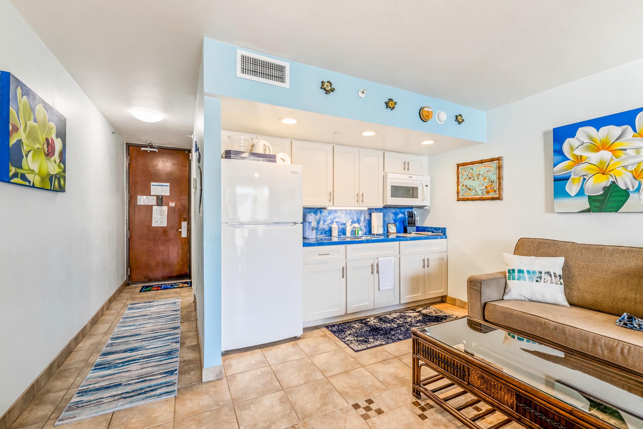 Condo in Lahaina · ★4.98 · Studio · 2 beds · 1 bath - Image 9