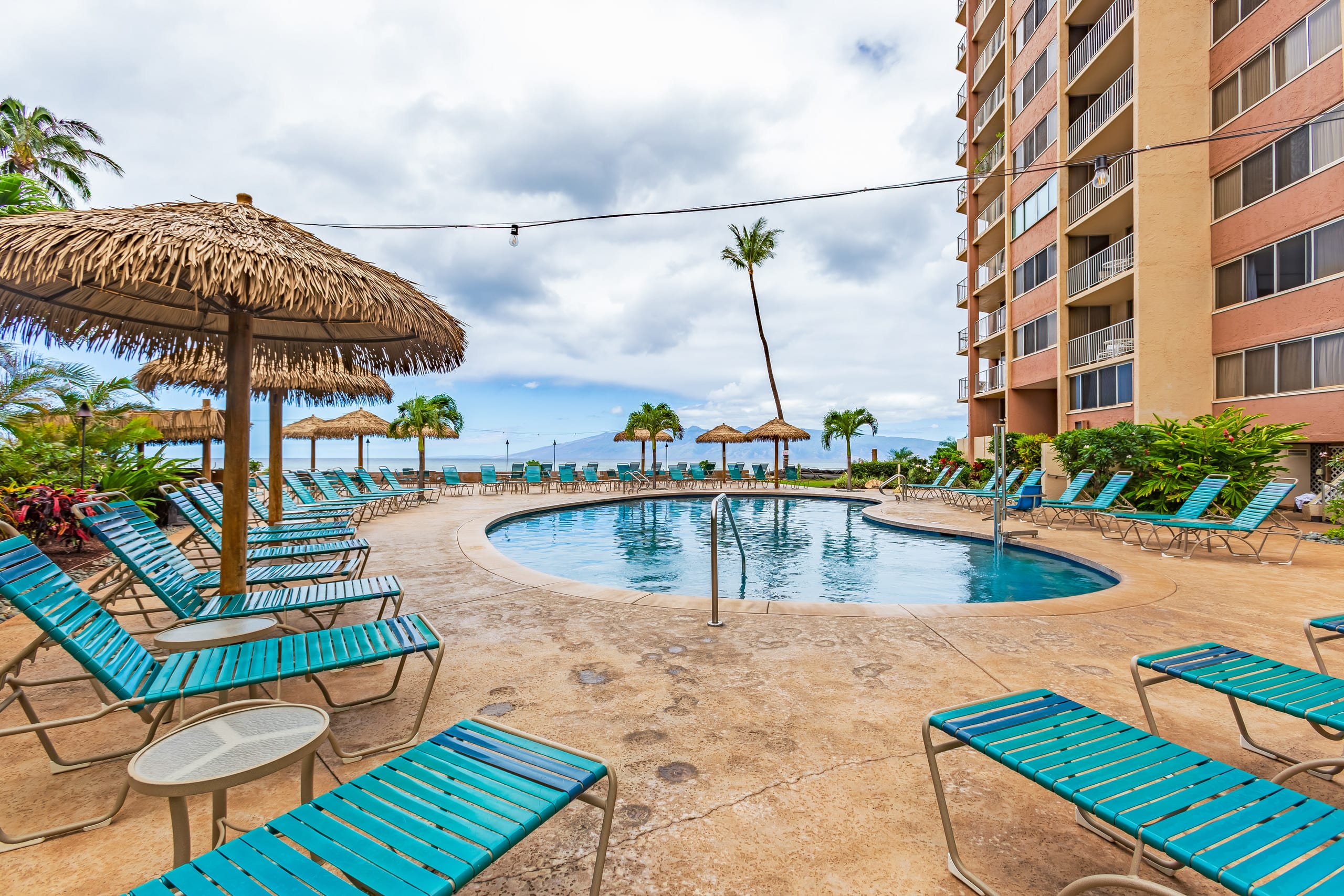 Condo in Lahaina · ★4.98 · Studio · 2 beds · 1 bath - Image 31