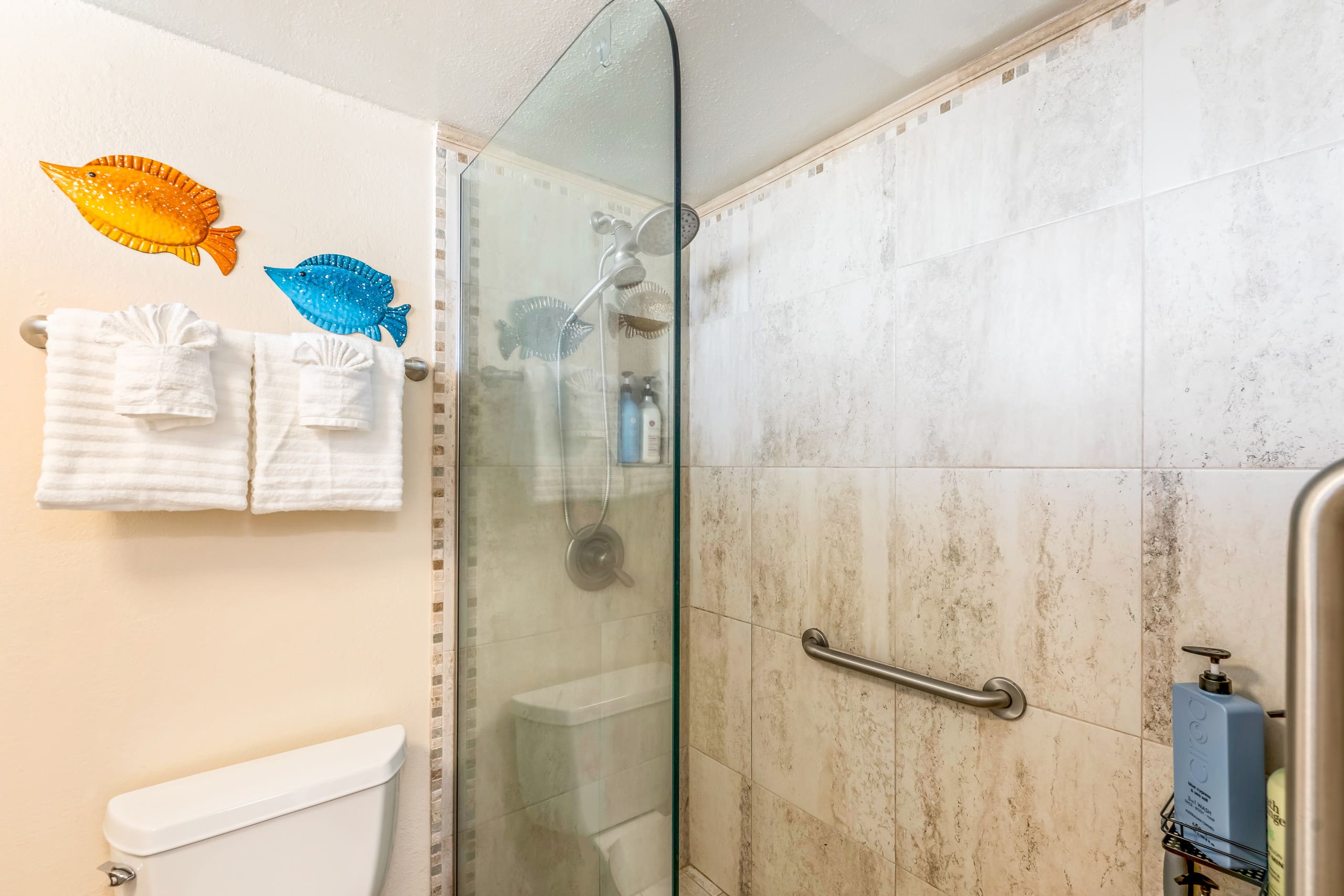 Condo in Lahaina · ★4.98 · Studio · 2 beds · 1 bath - Image 13
