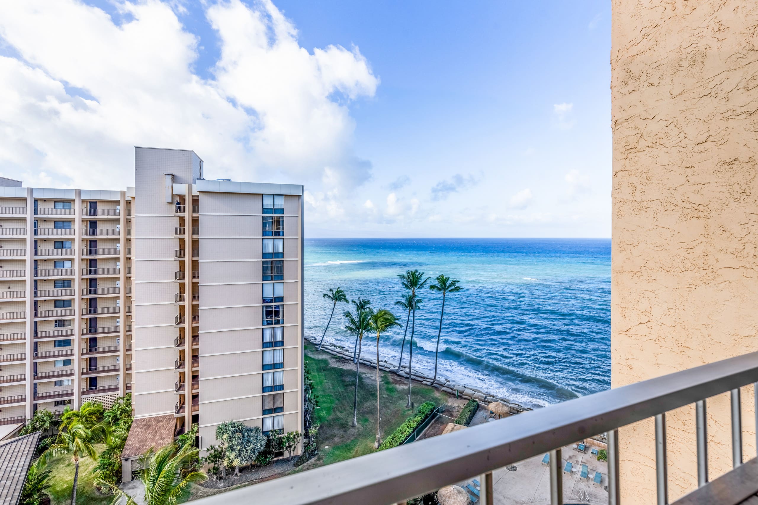 Condo in Lahaina · ★4.98 · Studio · 2 beds · 1 bath - Image 18