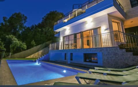 Luxury house with ocean views and private pool