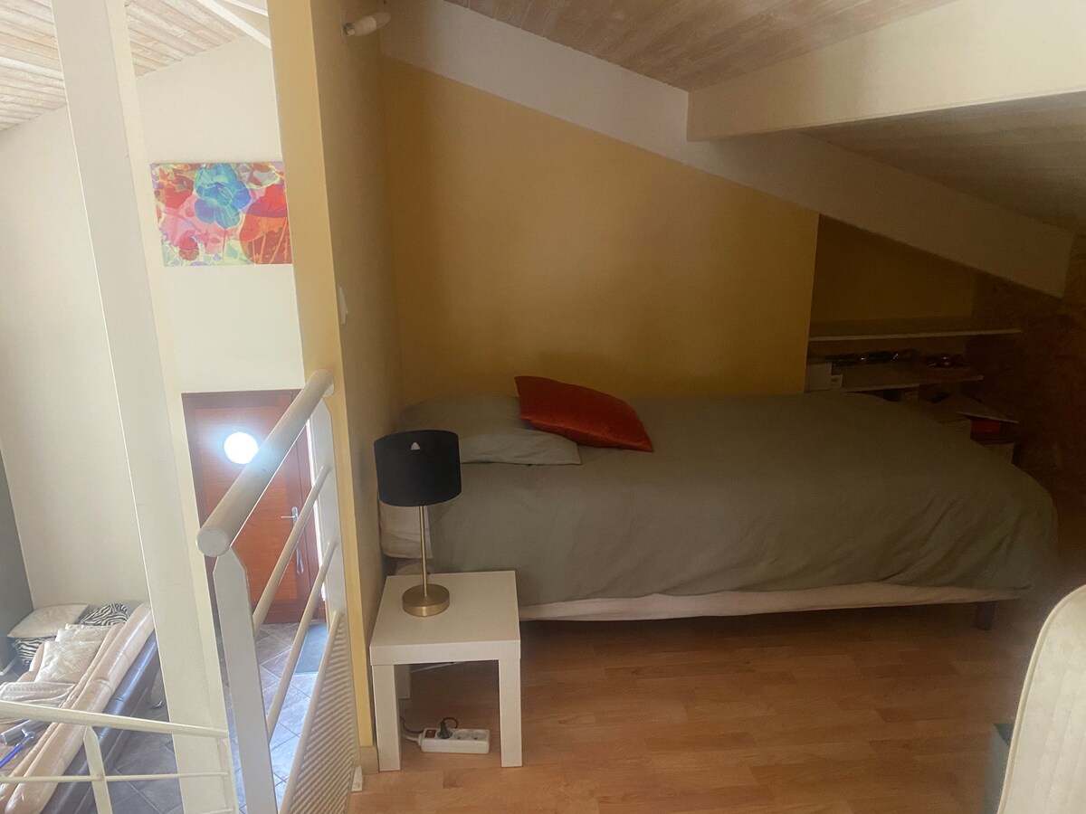 Jednolôžko pre 1 osobu v medziposchodí 