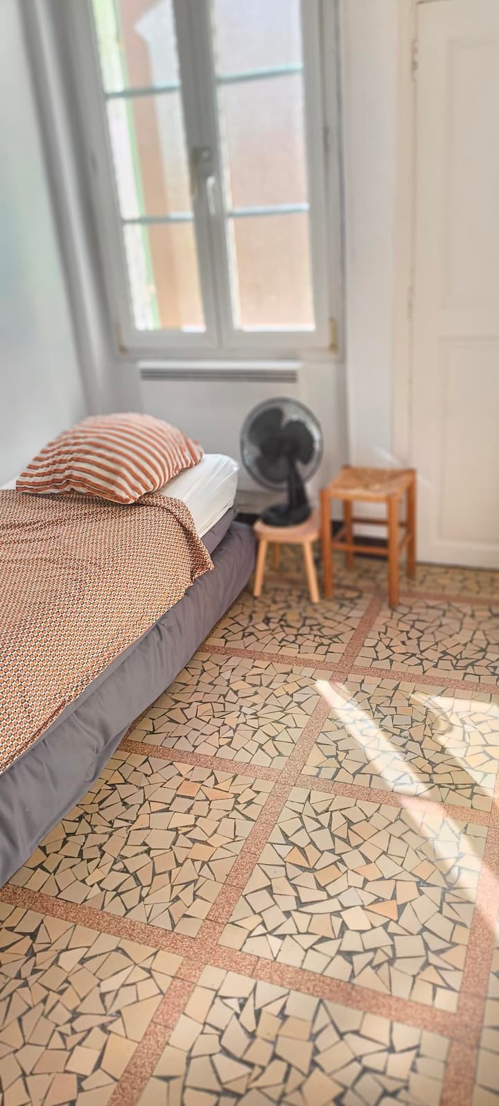 Dostupan je drugi krevet identičan ovom za 2 osobe u ovoj sobi. 