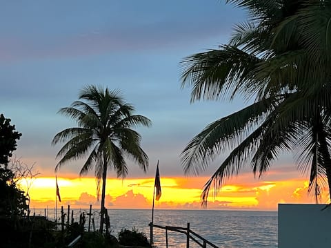Cozy Oceanfront Apt 2BR|2BA with Balcony Sea View